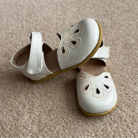 Livie and Luca Petals - Picture 2 of 3